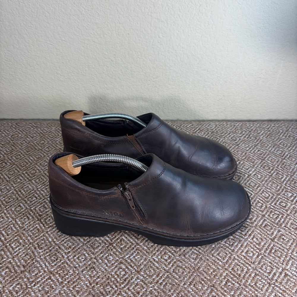 Naot Sz 41 Eu 9-9.5M US Brown Comfort Shoe Side Zipper Loafer Clog Boho Preppy